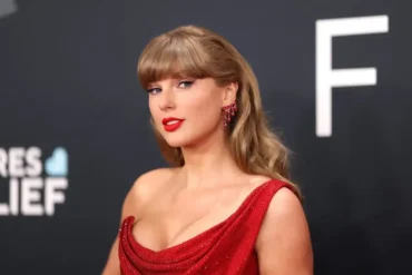 who is taylor swift's pilot